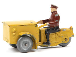 Lot 562 - DINKY TOYS (FRANCE) (1)