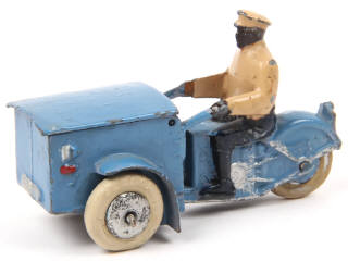 Lot 565 - DINKY TOYS (FRANCE) (1)
