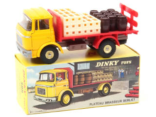 Lot 753 - DINKY TOYS (FRANCE) (1)
