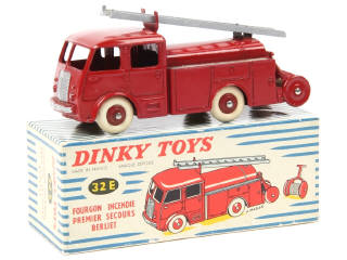 Lot 742 - DINKY TOYS (FRANCE) (1)