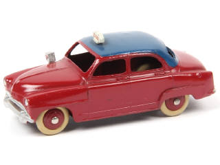Lot 581 - DINKY TOYS (FRANCE) (1)