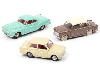 Lot 799 - DINKY TOYS (FRANCE) (3)