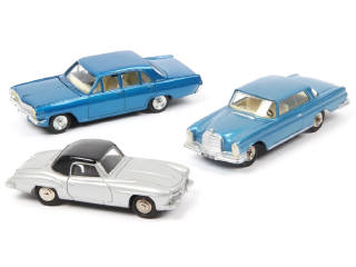 Lot 800 - DINKY TOYS (FRANCE) (3)