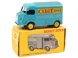 Lot 746 - DINKY TOYS (FRANCE) (1)