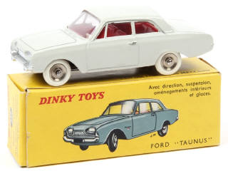 Lot 694 - DINKY TOYS (FRANCE) (1)