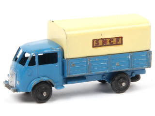 Lot 587 - DINKY TOYS (FRANCE) (1)