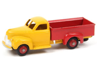 Lot 589 - DINKY TOYS (FRANCE) (1)