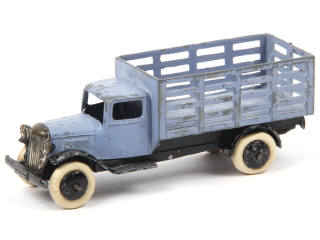 Lot 585 - DINKY TOYS (FRANCE) (1)