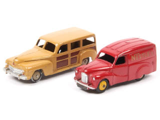 Lot 322 - DINKY TOYS (GB) (2)
