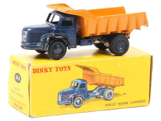 Lot 374 - DINKY TOYS (FRANCE) (1)