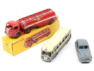 Lot 395 - DINKY TOYS (FRANCE) (3)