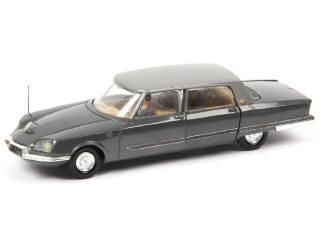 Lot 524 - DINKY TOYS (FRANCE) (1)