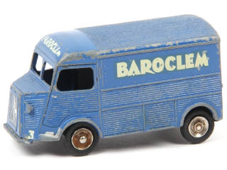 Lot 679 - DINKY TOYS (FRANCE) (1)