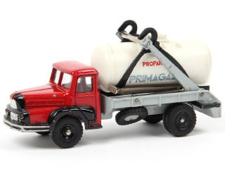 Lot 677 - DINKY TOYS (FRANCE) (1)