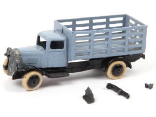 Lot 473 - DINKY TOYS (FRANCE) (1)