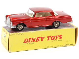 Lot 659 - DINKY TOYS (FRANCE) (1)