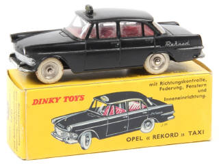 Lot 585 - DINKY TOYS (FRANCE) (1)