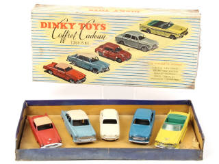Lot 532 - DINKY TOYS (FRANCE) (1)