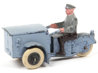 Lot 472 - DINKY TOYS (FRANCE) (1)