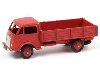 Lot 485 - DINKY TOYS (FRANCE) (1)