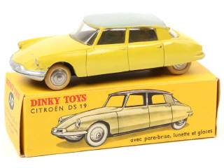 Lot 537 - DINKY TOYS (FRANCE) (1)