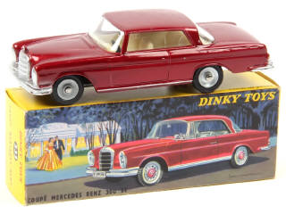 Lot 658 - DINKY TOYS (FRANCE) (1)