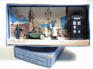Lot 104 - DINKY TOYS GB (1)