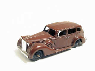 Lot 110 - DINKY TOYS GB (1)