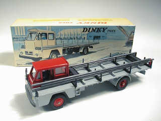 Lot 160 - DINKY TOYS FRANCE (1)