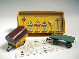 Lot 199 - DINKY TOYS FRANCE (3)