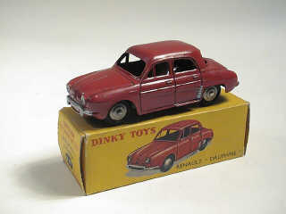Lot 227 - DINKY TOYS (FRANCE) (1)