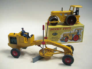 Lot 189 - DINKY TOYS FRANCE (2)