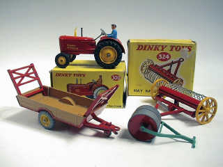Lot 420 - DINKY TOYS (GB) (4)