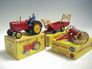 Lot 421 - DINKY TOYS (GB) (3)