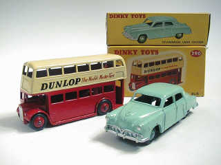 Lot 122 - DINKY TOYS (GB) (2)