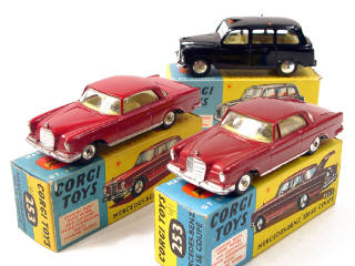 Lot 368 - CORGI TOYS (GB) (3)