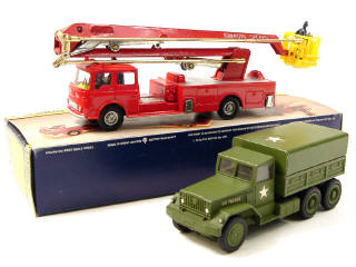 Lot 456 - CORGI TOYS (GB) (2)