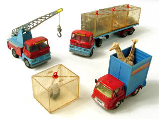 Lot 479 - CORGI TOYS (GB) (3)