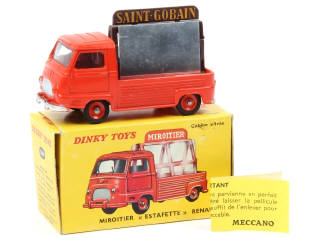 Lot 677 - DINKY TOYS (FRANCE) (1)