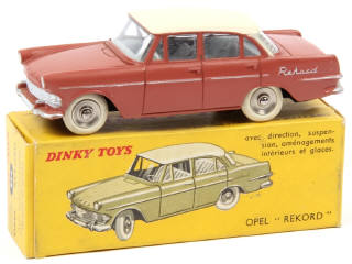 Lot 546 - DINKY TOYS (FRANCE) (1)