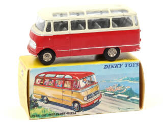 Lot 671 - DINKY TOYS (FRANCE) (1)