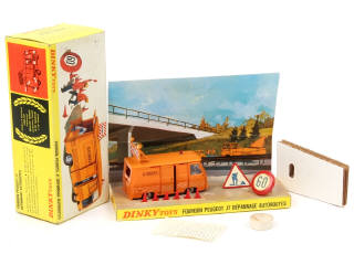 Lot 683 - DINKY TOYS (FRANCE) (1)