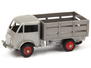 Lot 658 - DINKY TOYS (FRANCE) (1)
