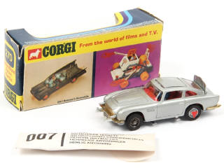 Lot 302 - CORGI TOYS (GB) (1)