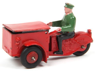 Lot 464 - DINKY TOYS (FRANCE) (1)