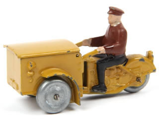 Lot 463 - DINKY TOYS (FRANCE) (1)