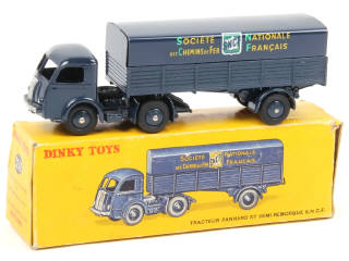 Lot 687 - DINKY TOYS (FRANCE) (1)