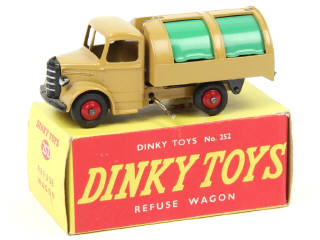 Lot 389 - DINKY TOYS (GB) (1)