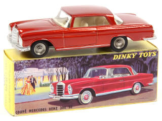 Lot 595 - DINKY TOYS (FRANCE) (1)