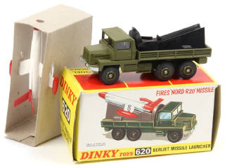Lot 438 - DINKY TOYS (GB) (1)